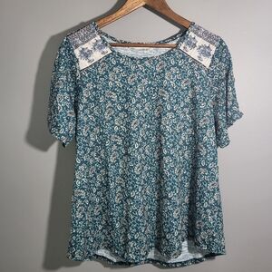 All in love size XL floral print buttons on top sleeves